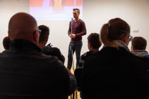 V Hotemažah nov polavtomatski defibrilator AED 3